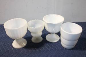 lot 827 image: Set of 4 Vintage White Milk Glass Compote Vases