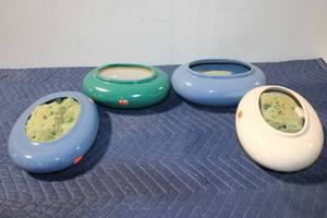 lot 830 image: Set of 4 Mid-Century Modern Frog Lid Planters in Various Colors