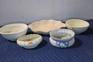 lot 833 image: Collection of 5 Vintage Ceramic Bowls and Dishes