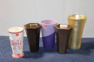 lot 835 image: Set of 5 Decorative Vases in Various Designs