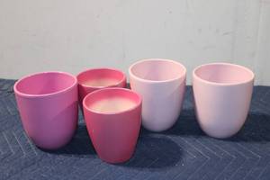 lot 836 image: Collection of 5 Pink Two-Tone Tumblers