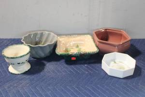 lot 844 image: Set of 5 Ceramic Bowls and Planters