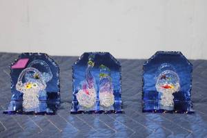 lot 846 image: Collection of Crystal Figurines Baskets and Swans on Reflective Stands