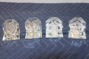 lot 847 image: Set of 4 Crystal Tabletop Decorations with Nativity and Swan Designs