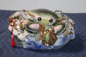 lot 870 image: Decorative Porcelain Crab Figurine with Gold Accents