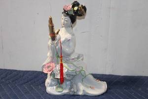 lot 872 image: Porcelain Figurine of a Geisha with Floral and Gold Detail