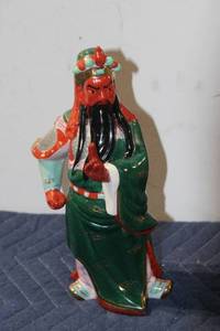 lot 886 image: Vintage Chinese Warrior Figurine in Green and Red Decor