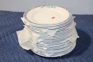 lot 934 image: Set of 24 Art Deco Floral Porcelain Dinner Plates