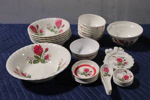 lot 936 image: Set of Vintage Floral Porcelain Dinnerware with Pink Rose Design
