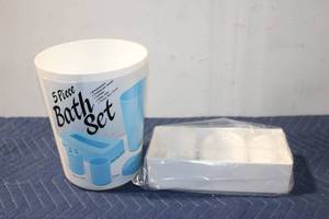 lot 940 image: 5 Piece Bathroom Accessory Set in Blue