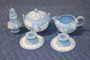 lot 941 image: Set of 5 Wedgwood Jasperware Pieces - Creamer, Covered Sugar Bowl, Salt Shaker, and Pair of Candle Holders