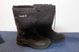 lot 942 image: Pair of Kamik Black Winter Boots