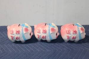 lot 1013 image: Set of 3 Ceramic Pink Piggy Banks with Floral and Chinese Characters Design
