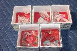 lot 1090 image: Set of 5 Crystal Glass Figurines with Animal and Floral Designs