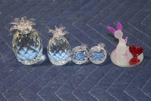 lot 1092 image: Set of 5 Crystal Figurines Including Pineapples and Rabbit with Heart