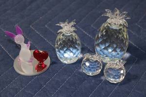 lot 1094 image: Crystal Figurine Collection with Pineapple and Bunny Designs