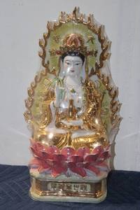 lot 1166 image: Exquisite Gold Painted Porcelain Kuan Yin Statue