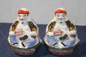 lot 1205 image: Pair of Vintage Porcelain Figurines with Floral Design