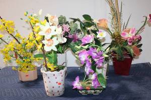 lot 1226 image: Collection of 6 Decorative Artificial Floral Arrangements