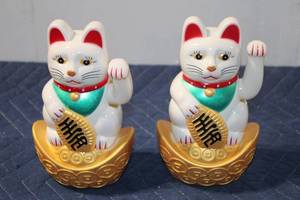 lot 1244 image: Pair of Maneki Neko Lucky Cats with Golden Base