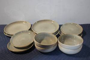 lot 1252 image: Stoneware Dinnerware Set - 8 Plates and 4 Bowls