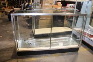 lot 1255 image: Glass Display Case with Fluorescent Lighting