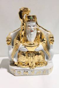 lot 661 image: Gold and White Porcelain Figurine of Asian Deity