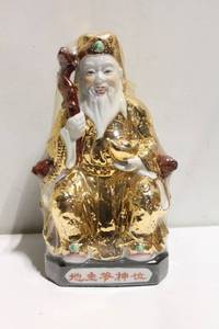 lot 666 image: Porcelain Gold and Red Sitting Deity Figurine
