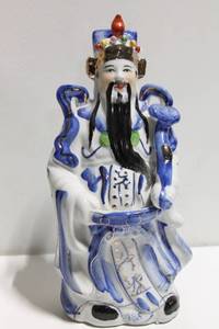 lot 676 image: Hand-Painted Porcelain Figurine with Intricate Detailing