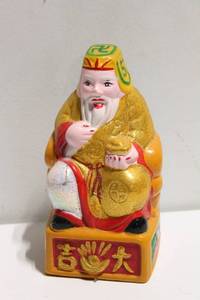 lot 745 image: Vintage Ceramic Chinese Lucky Figurine