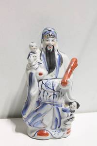 lot 754 image: Vintage Porcelain Figurine with Children Motif