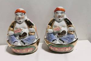 lot 965 image: Pair of Colorful Porcelain Figurines with Floral Design