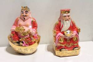 lot 966 image: Set of 2 Chinese God of Wealth Figurines