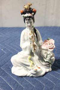 lot 1034 image: Porcelain Geisha Figurine with Intricate Floral Details