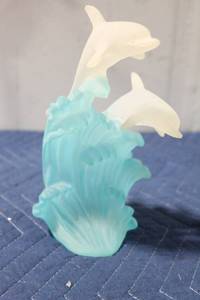 lot 1038 image: Frosted Glass Dolphin Figurine