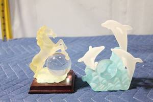 lot 1047 image: Crystal Horse and Dolphin Sculptures with Glass Balls