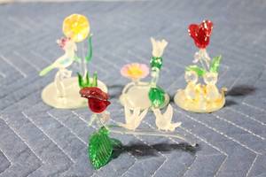 lot 1054 image: Set of 4 Miniature Glass Animal Figurines with Floral Accents