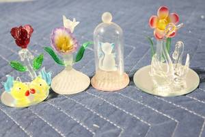 lot 1057 image: Collection of 4 Decorative Glass Ornaments