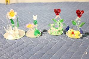 lot 1061 image: Set of 4 Glass Ornament Figurines with Floral Designs