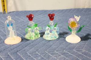 lot 1062 image: Set of 4 Miniature Glass Animal and Flower Figurines