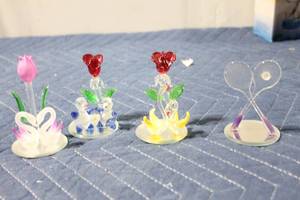 lot 1066 image: Set of 4 Handcrafted Glass Figurines