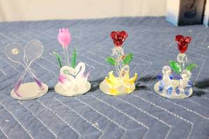 lot 1067 image: Set of 4 Glass Miniature Figurines with Flower Motifs