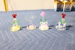 lot 1068 image: Set of 4 Glass Figurines with Floral and Heart Designs