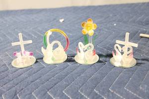 lot 1076 image: Set of 4 Glass Figurines with Cross and Swan Designs