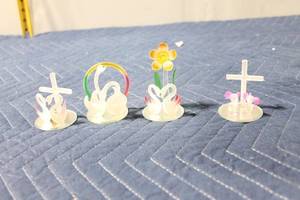 lot 1077 image: Set of 4 Glass Swan Ornaments with Cross and Floral Motif
