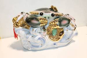 lot 1124 image: Handcrafted Ceramic Crab Figurine with Gold Accents