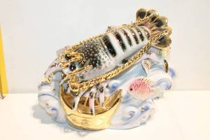 lot 1125 image: Decorative Porcelain Crustacean and Fish Sculpture