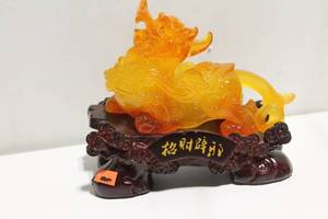 lot 1132 image: Translucent Yellow and Brown Resin Pixiu Figurine with Base