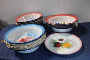 lot 1258 image: Set of 10 Vintage Hand-Painted Enamel Bowls and Plate