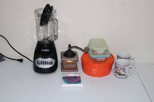 lot 228 image: Kitchen Appliance and Utensil Set with Black & Decker Blender